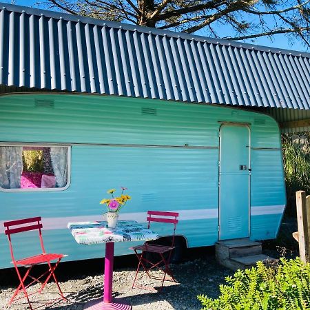 Retro Caravans At Valentia Island Escape Hotel Chapeltown Eksteriør billede