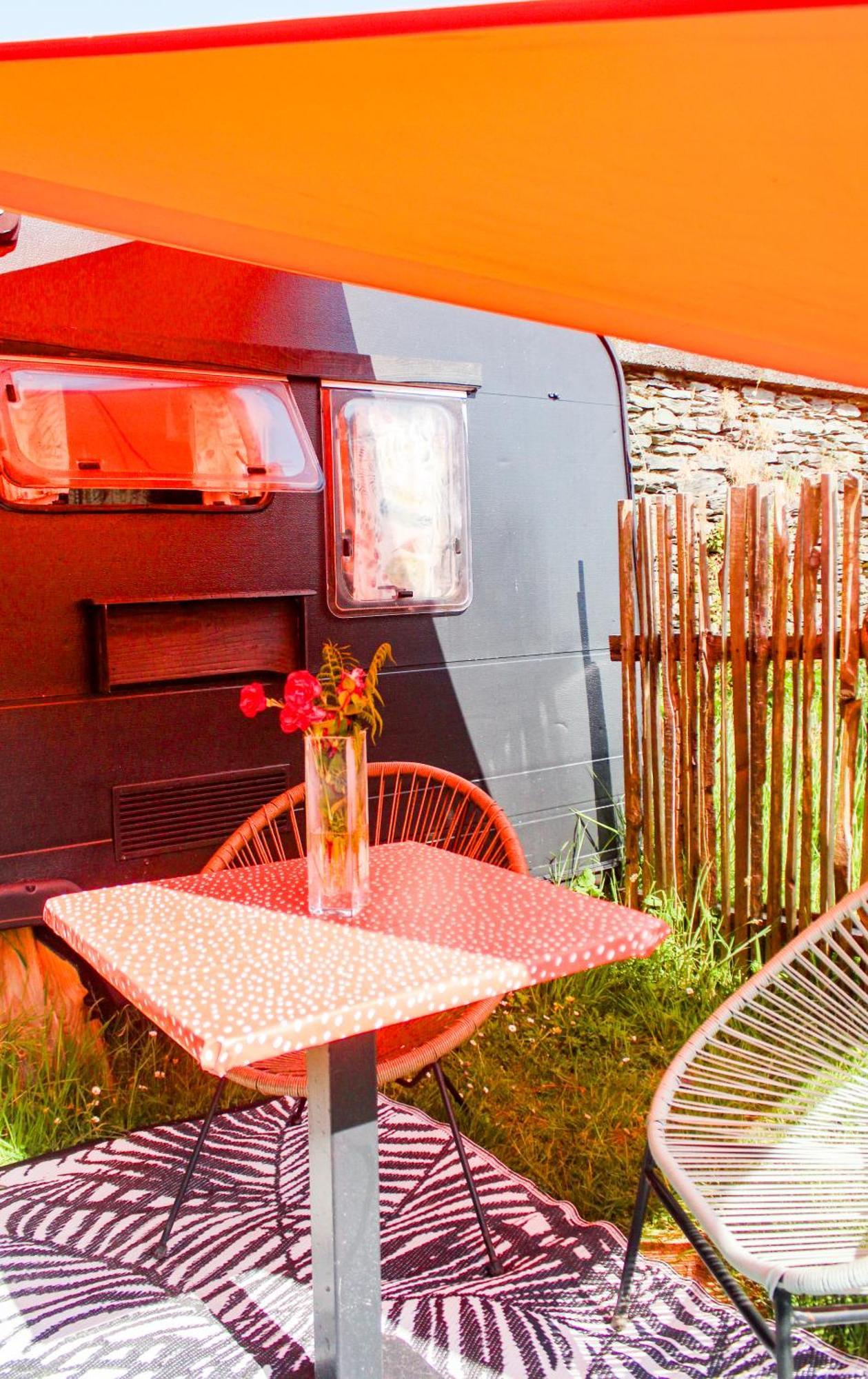 Retro Caravans At Valentia Island Escape Hotel Chapeltown Eksteriør billede